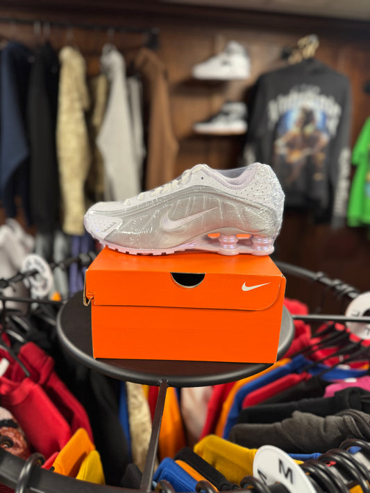 Nike Shox R4 White Metallic Platinum Barely Grape (GS)