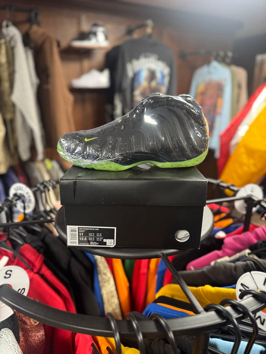 Nike Air Foamposite One Black Volt