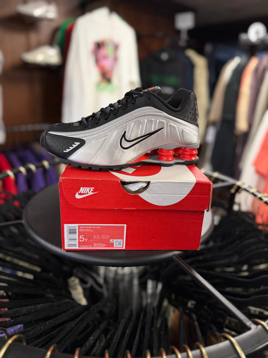 Nike Shox R4 Metallic Silver Black Picante Red (GS)